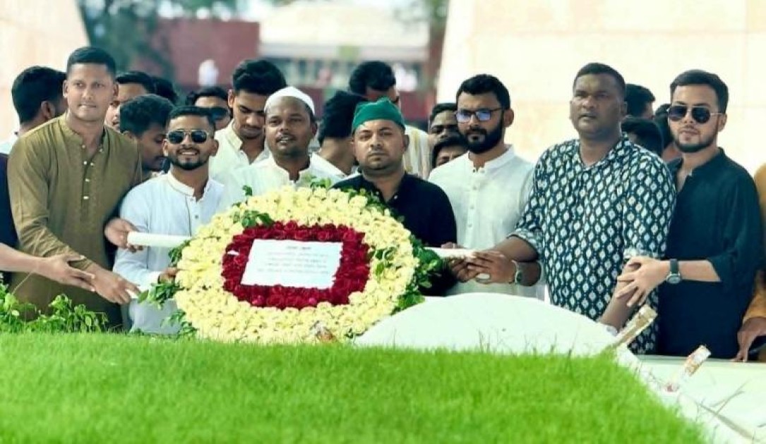 ভোলা জেলা ছাত্রদলের নবনির্বাচিত কমিটির পক্ষ থেকে জিয়ার মাজারে শ্রদ্ধা নিবেদন