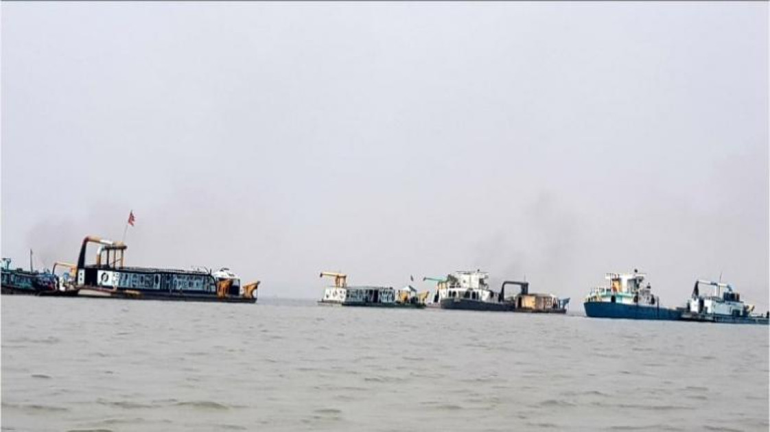 ভোলার মেঘনা-তেঁতুলিয়ায় অবৈধ বালু উত্তোলন বন্ধে ১০ দপ্তরে আইনি নোটিশ
